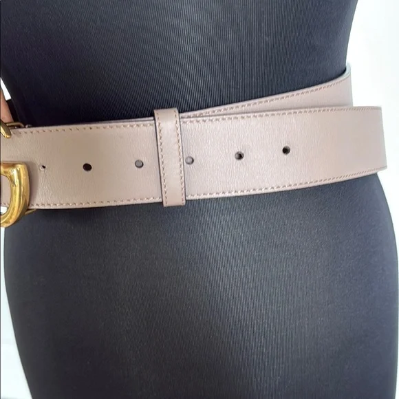 Gucci Belt with Iconic GG Buckle - Picture 3 of 10